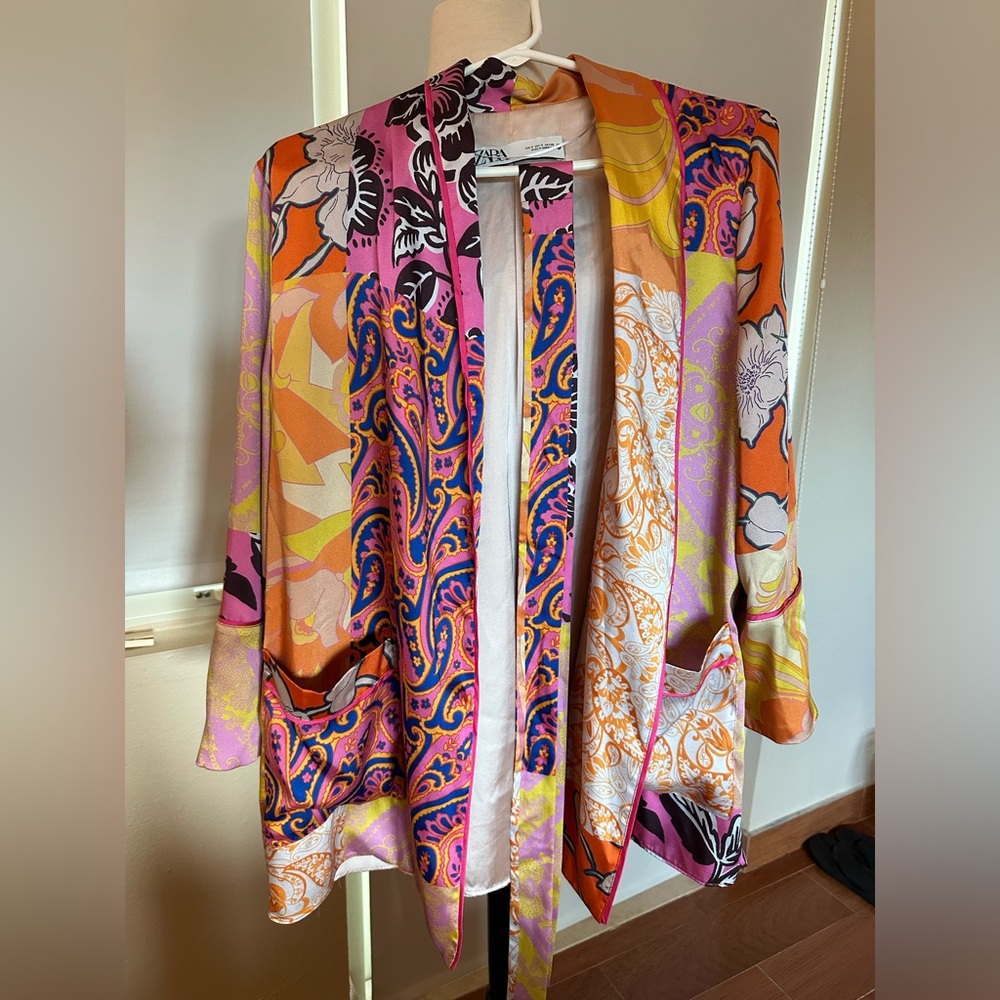 Zara kimono style top. Size small. Soft and shiny fabric. Good condition.